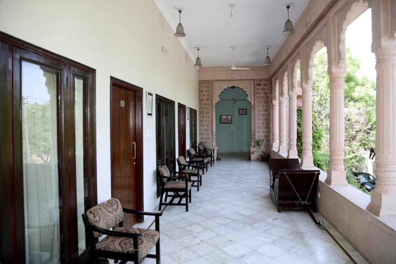 Hotel Karan Villas Kota  Bagian luar foto
