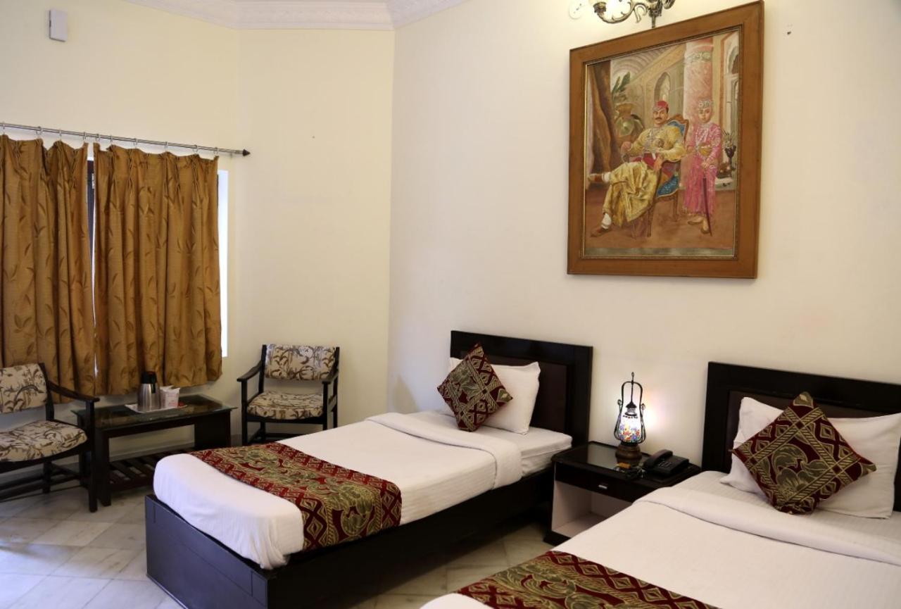 Hotel Karan Villas Kota  Bagian luar foto