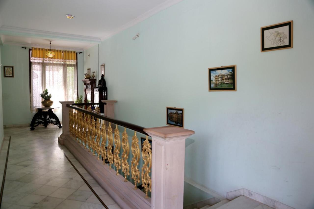 Hotel Karan Villas Kota  Bagian luar foto
