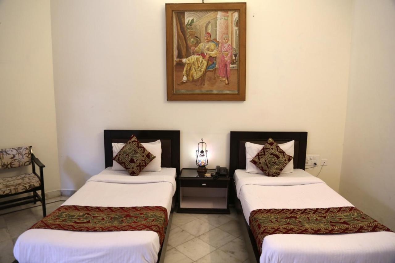 Hotel Karan Villas Kota  Bagian luar foto