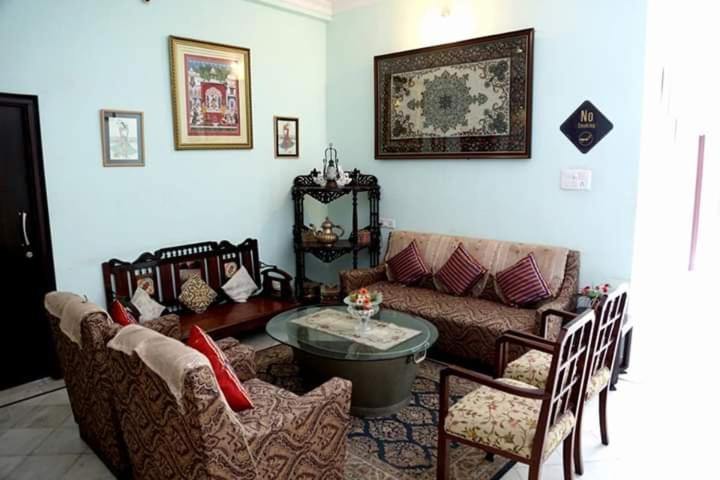 Hotel Karan Villas Kota  Bagian luar foto