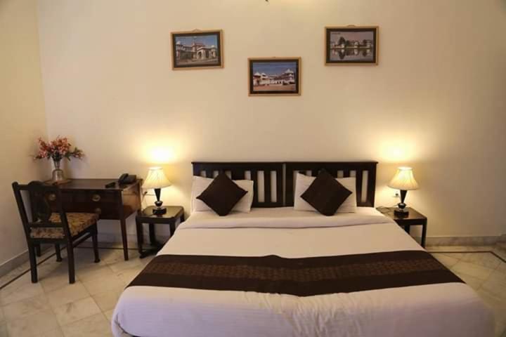Hotel Karan Villas Kota  Bagian luar foto